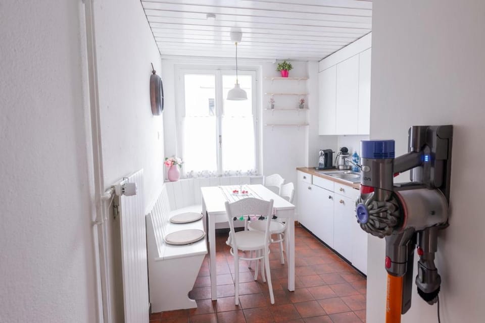 Coffee/tea facilities, Kitchen or kitchenette, Dining area