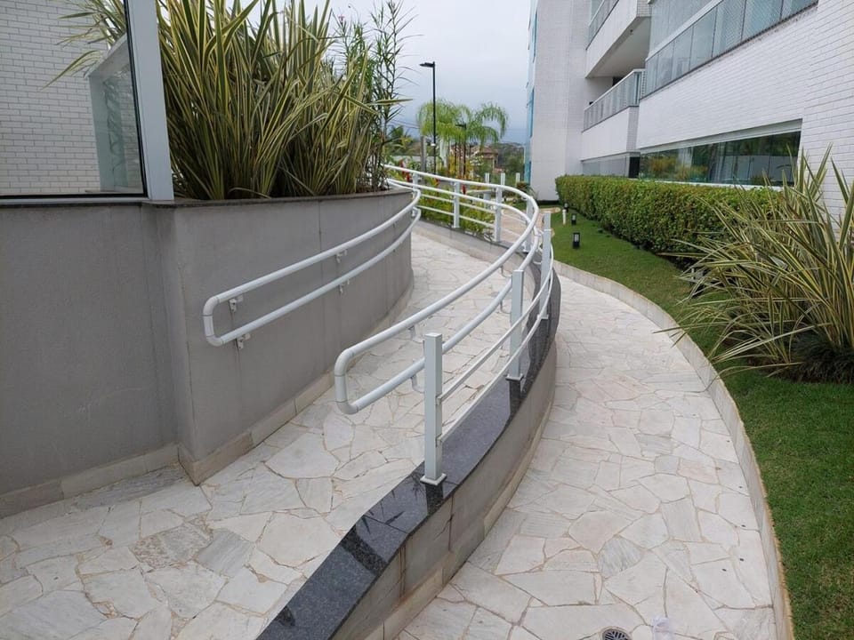Descanso e lazer em Bertioga Apartamento 2 dormitórios e 2 vagas de garagem Apartment in Bertioga