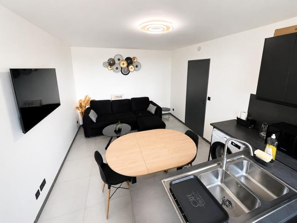 Appartement avec parking privé près du Canal de l'Ourcq Apartment in Pantin