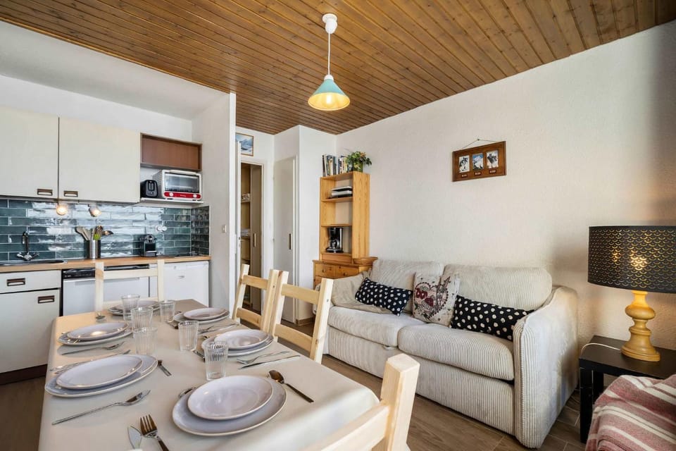 Chalet-Style View Flat Apartment in Val Thorens