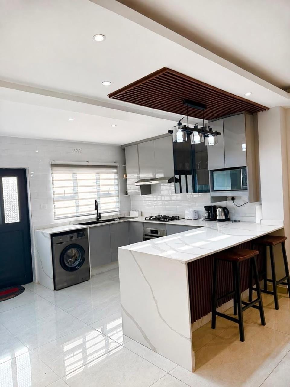 Kitchen or kitchenette, washing machine