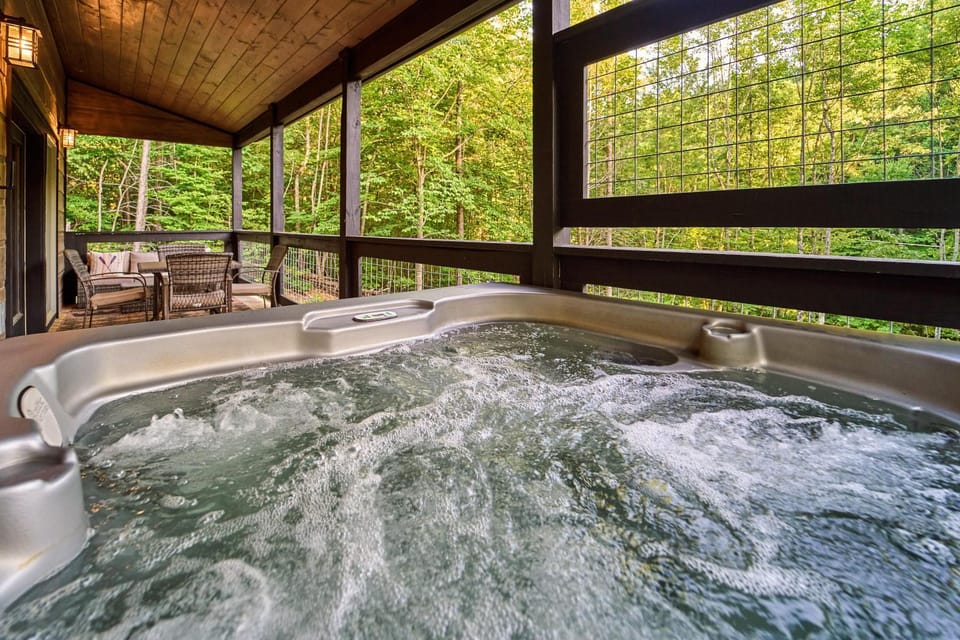 Mountain Creek Oasis House in Gatlinburg