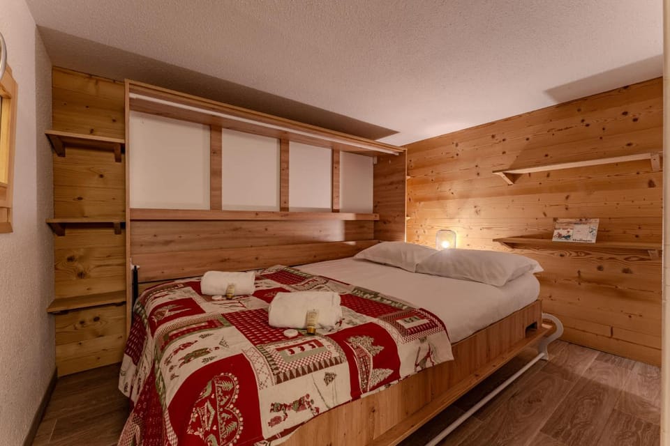 Ski-In and Out with Panoramic Views central Apartment in Les Allues