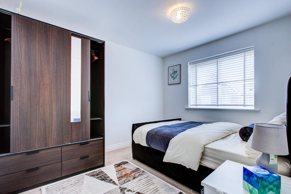 Bed, Photo of the whole room, Bedroom, wardrobe