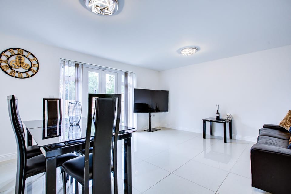 Communal lounge/ TV room, Living room, Dining area