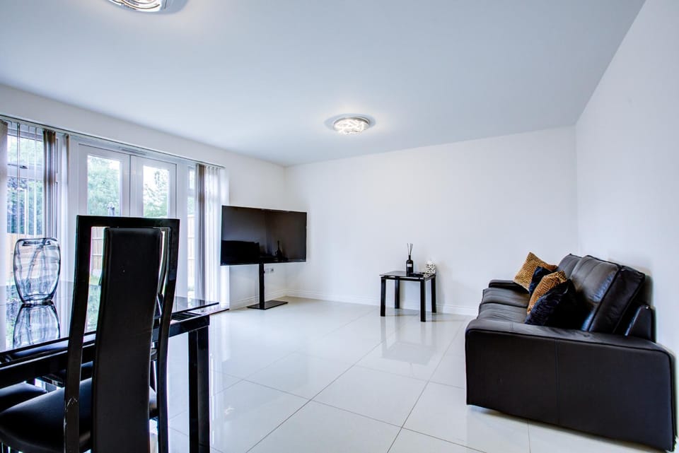 TV and multimedia, Internal: Not applicable to any particular room