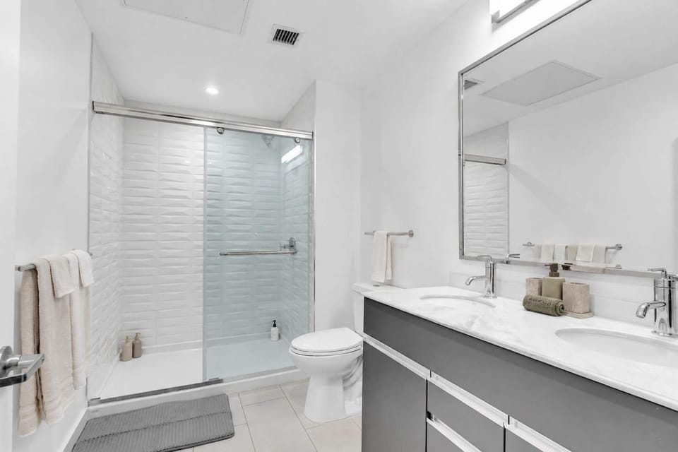 Minimalist Luxe Chic 1BR Suite Gym Apartment in Tulsa
