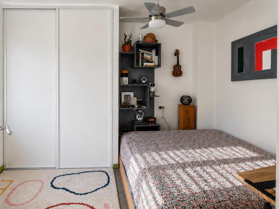 Central Two-Bedroom Apartment with Large Terrace and Private Parking Apartment in Occitanie