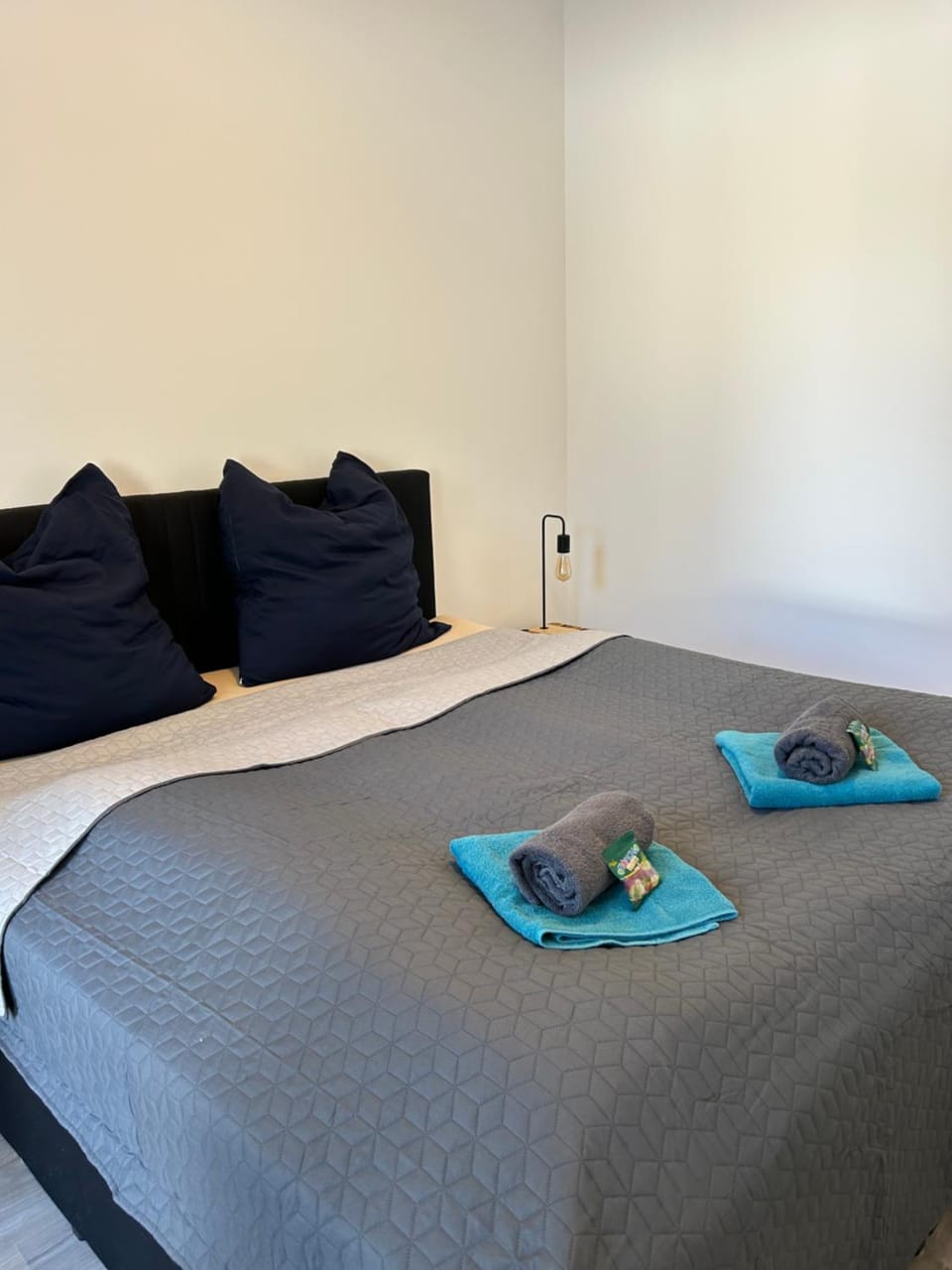 Bed, Bedroom, towels