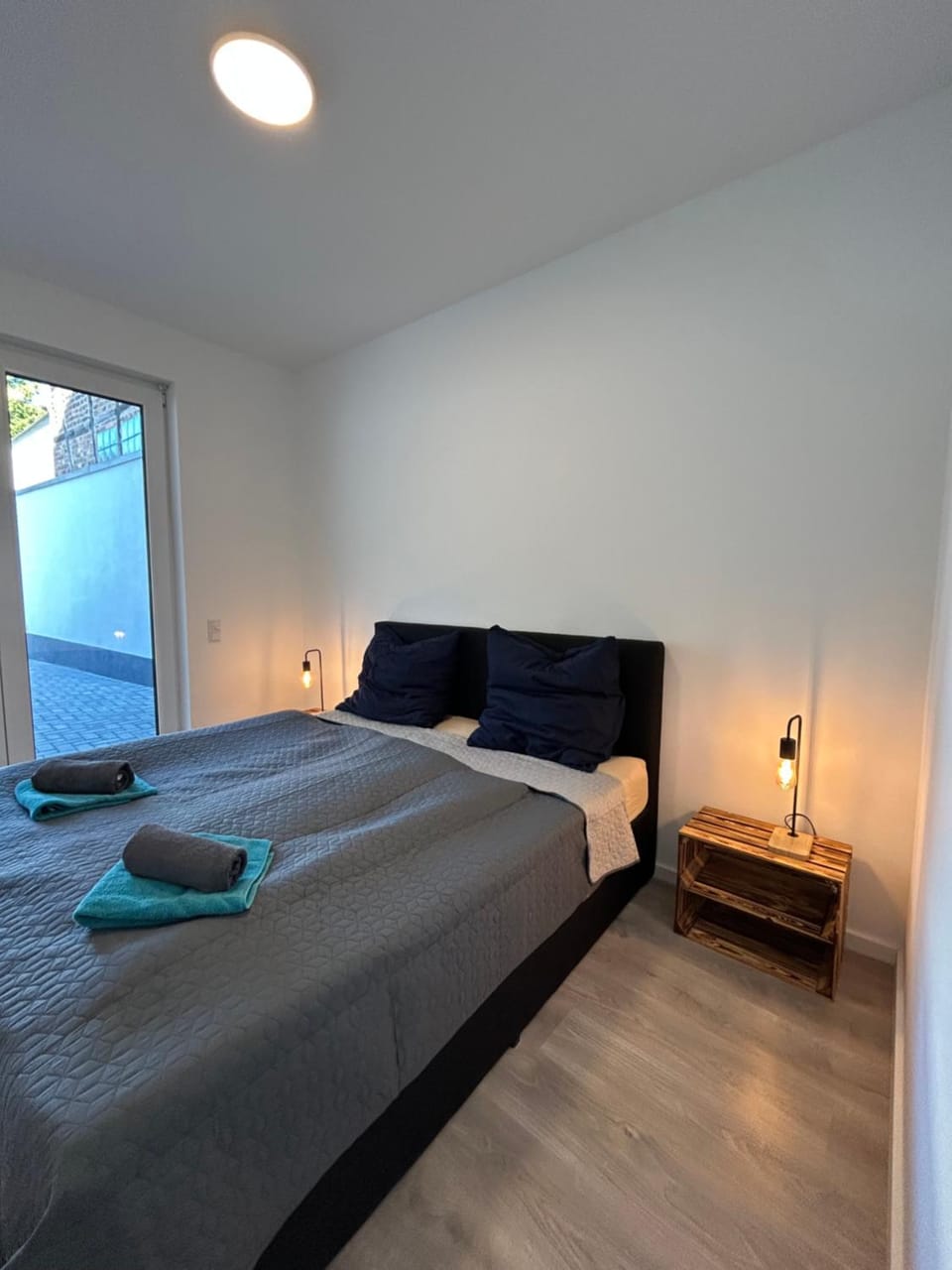 Bed, Photo of the whole room, Bedroom, towels