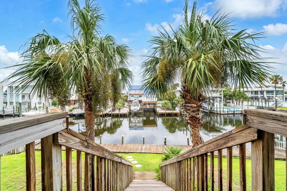 Joy by the Sea large home w harbor views pet friendly private dock House in Destin
