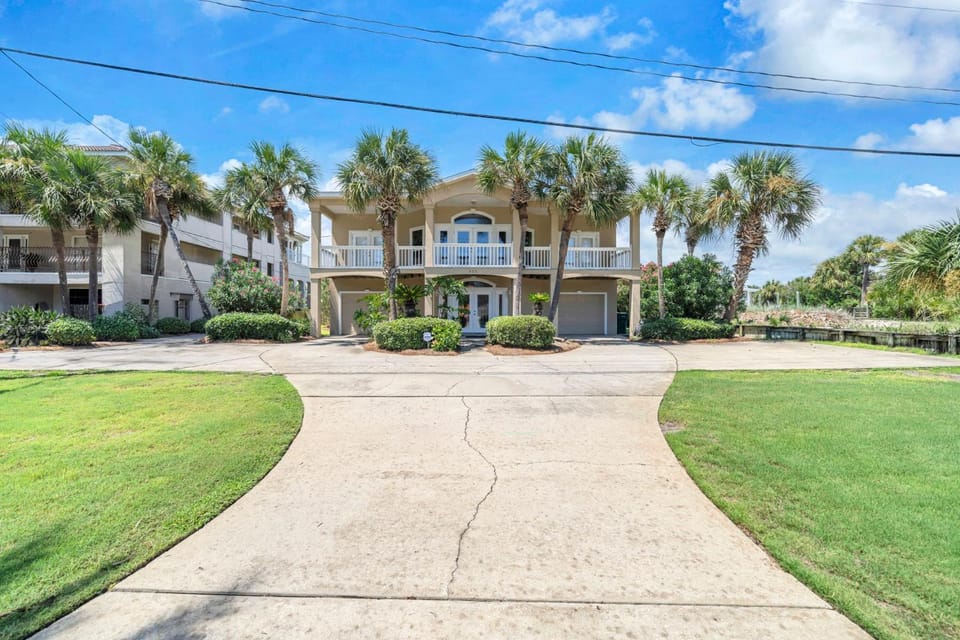 Joy by the Sea large home w harbor views pet friendly private dock House in Destin