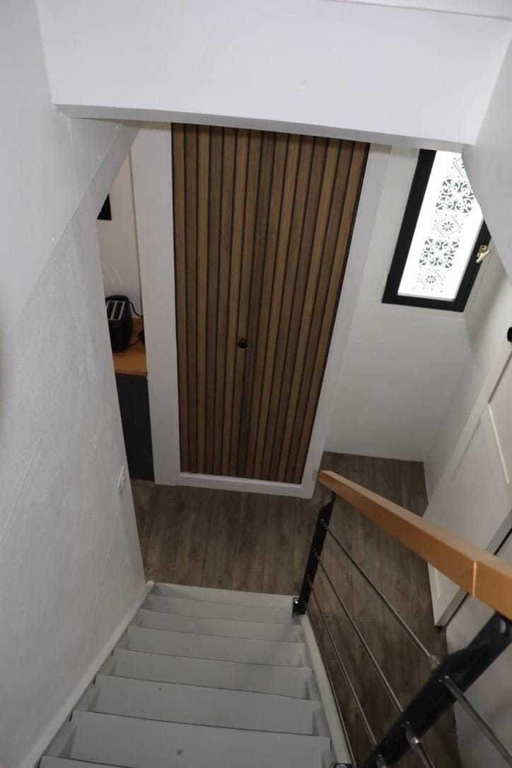 House with Garden, sleeps 5, nice garden not overlooked House in Île-de-France