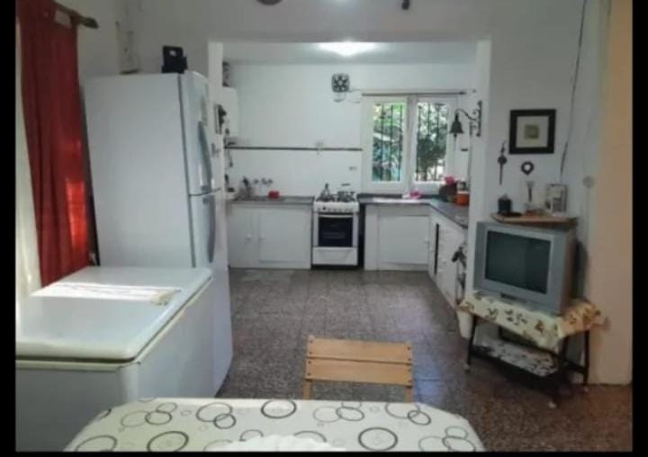 Kitchen or kitchenette, oven, pet friendly, stove