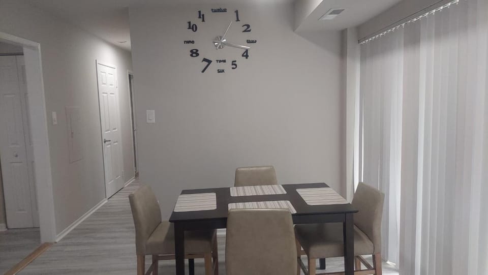 Modern Cosy Retreat Walk to everything Apartment in Greenbelt