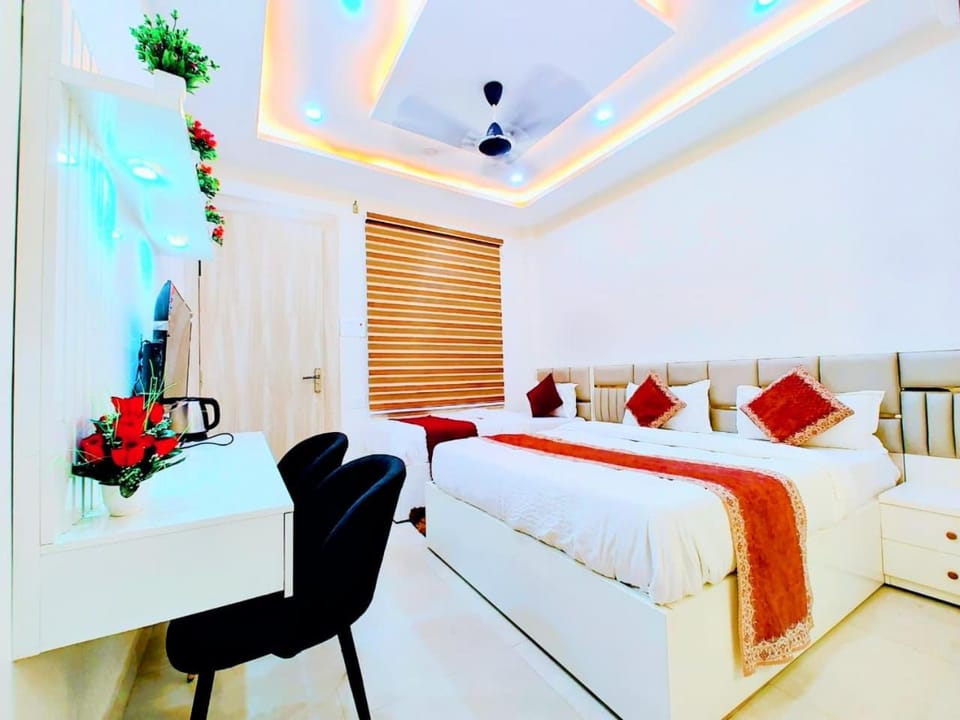 Bed, Living room, Photo of the whole room