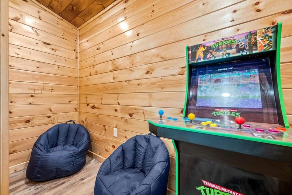 Smokies Modern Cabin Fireplace Fire Pit Games Cabin in Pigeon Forge
