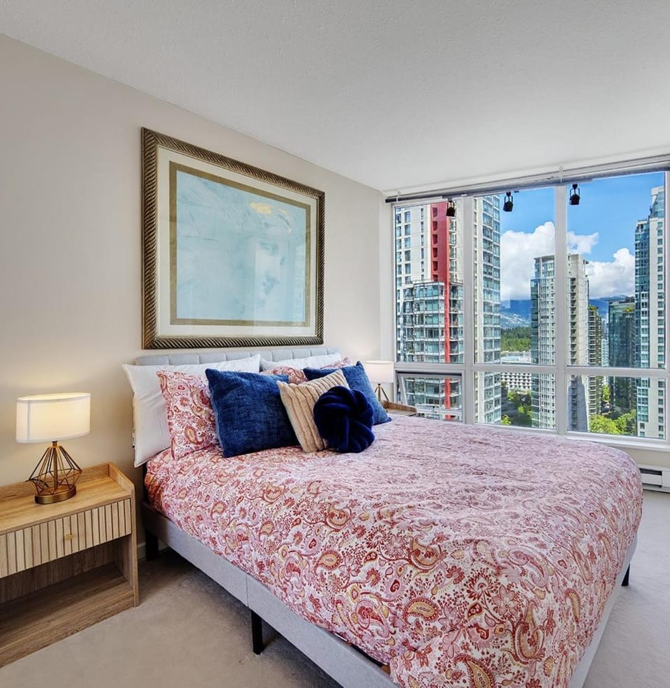 Harbour Skyline 2BR Residence Apartment in Vancouver