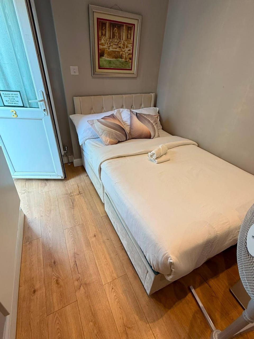 Photo of the whole room, Bedroom, towels