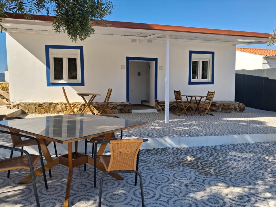 Property building, Patio, Balcony/Terrace