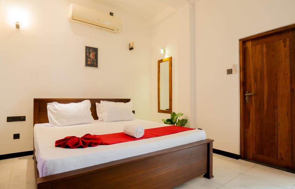 Bed, Photo of the whole room, Bedroom, towels, air conditioner