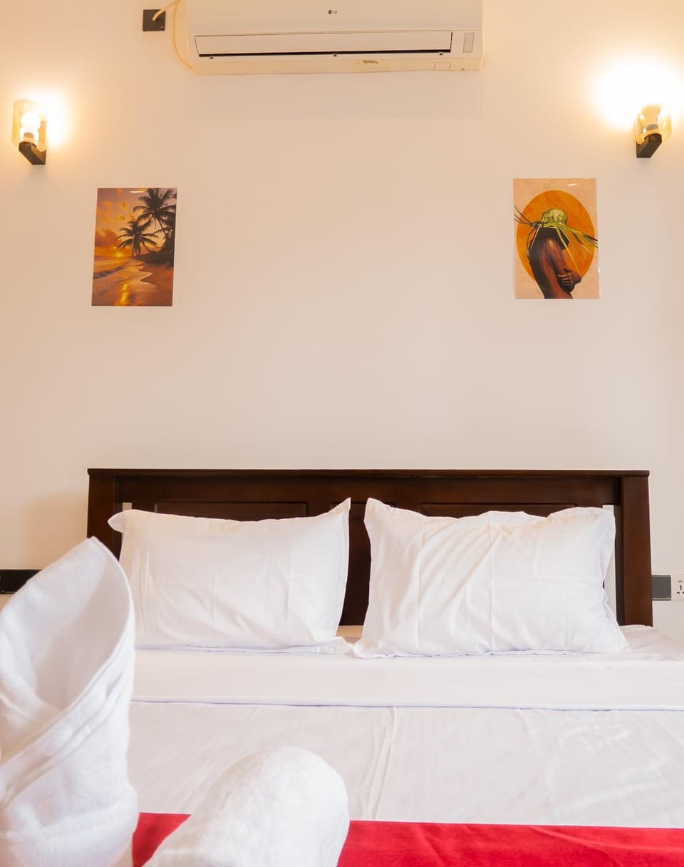 Bed, Photo of the whole room, Bedroom, air conditioner