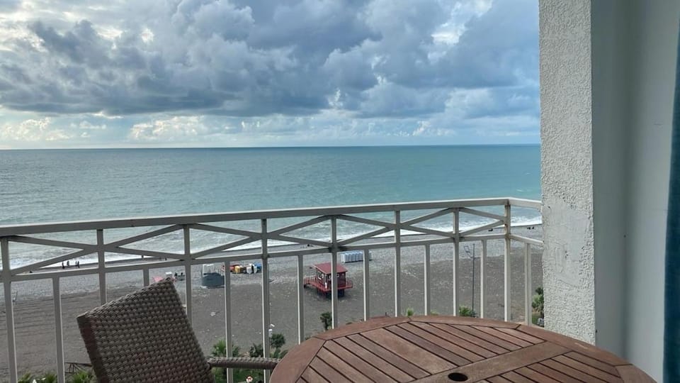 Panoramic Sea View Corner Apt, Magnolia Apartment in Batumi
