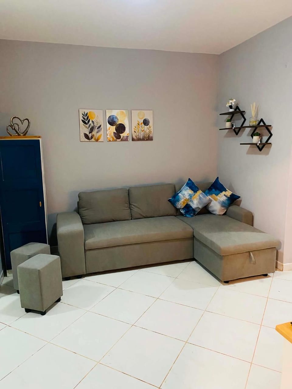 Living room, Seating area