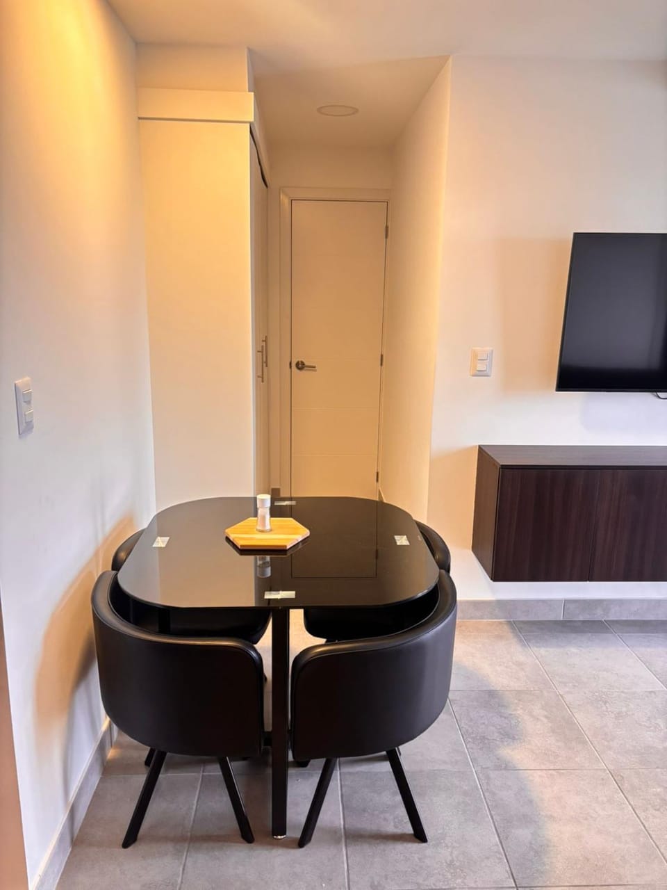 Moderno apartamento en Zona 10 Edificio FIAME Apartment in Guatemala City