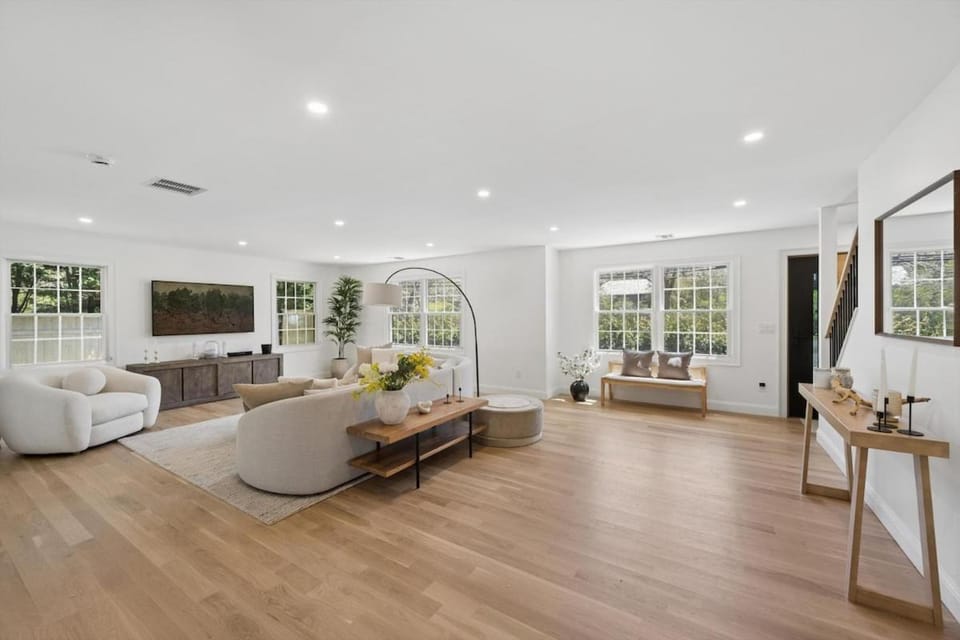 Rove Travel - Harborwood Estate - Elegant Retreat House in Springs