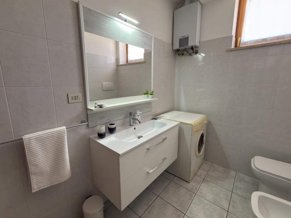 Bathroom, washing machine