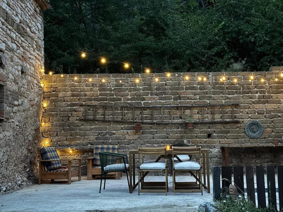 Patio, Day, Balcony/Terrace, Dining area