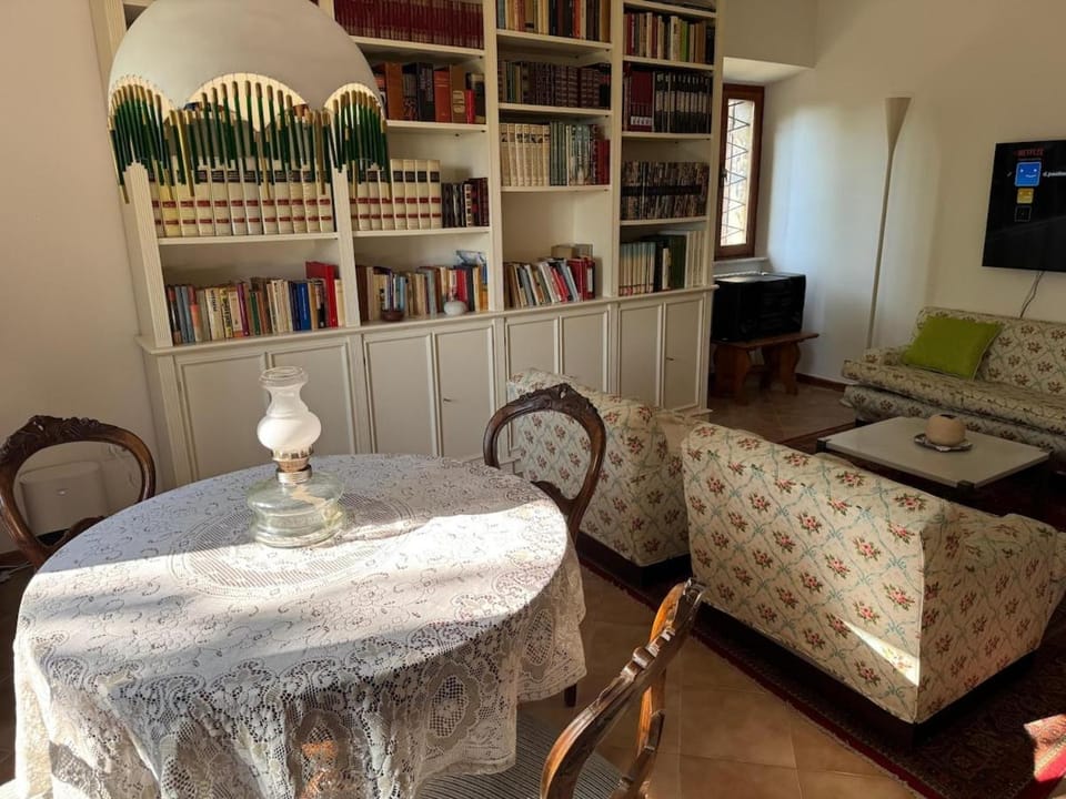 Library, TV and multimedia, Living room, Seating area