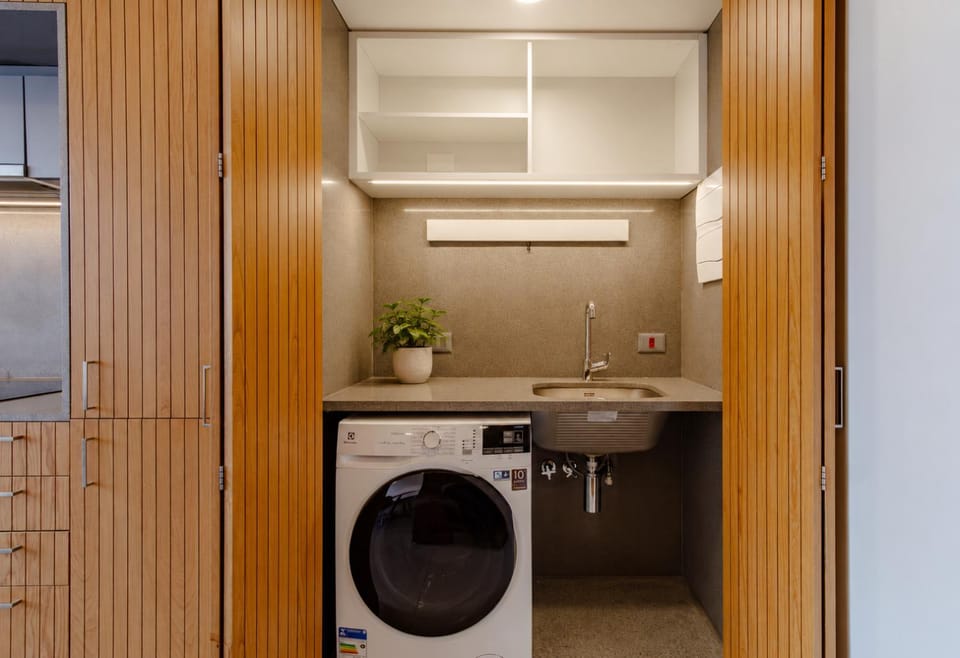 Kitchen or kitchenette, washing machine, dryer