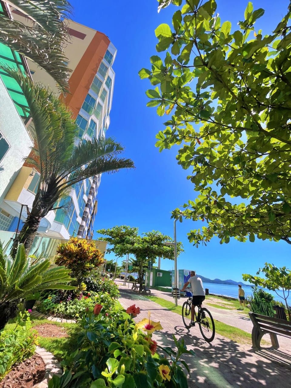 Apartamento confortável frente mar em Meia Praia 3 Suítes Apartment in Porto Belo