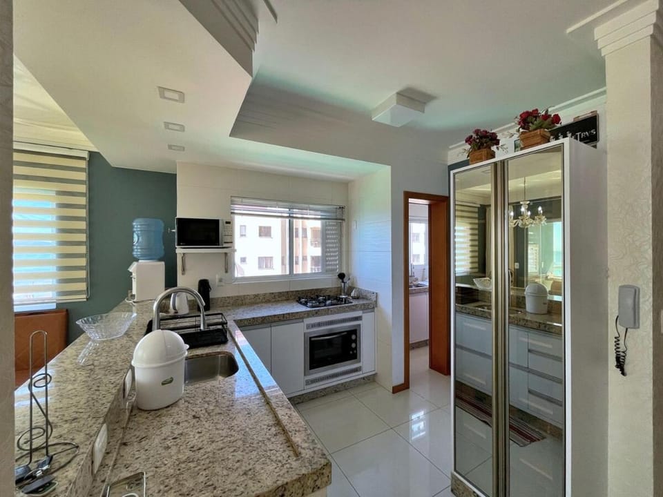Apartamento confortável frente mar em Meia Praia 3 Suítes Apartment in Porto Belo
