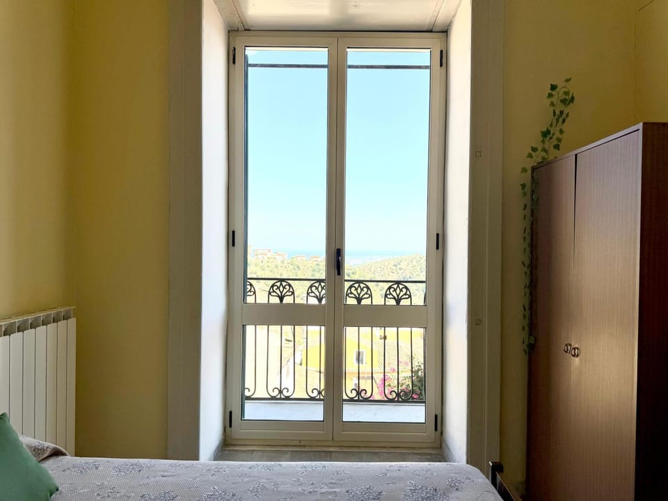 Bed, View (from property/room), Balcony/Terrace, Photo of the whole room, Bedroom