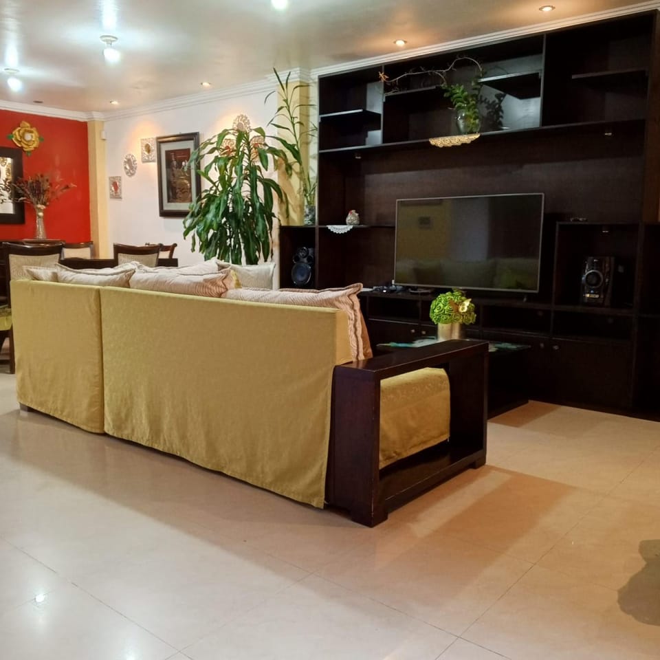 Communal lounge/ TV room, TV and multimedia, Seating area, Evening entertainment
