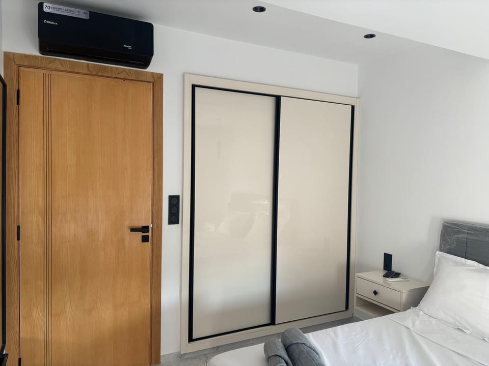Bed, Bedroom, wardrobe, air conditioner