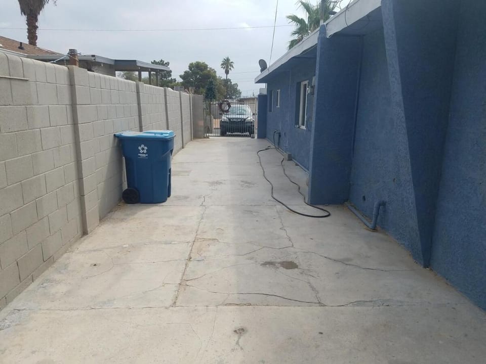 Shared Room #2 bed 2 females only room Vacation rental in Las Vegas