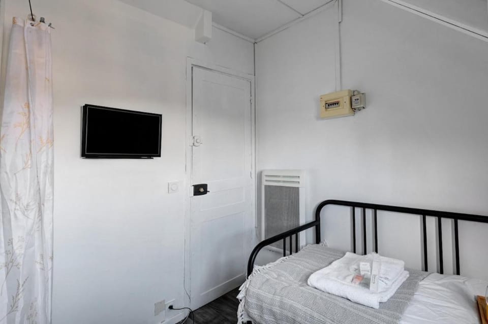 Porte Dauphine Paris 16th Studio Apartment in Paris
