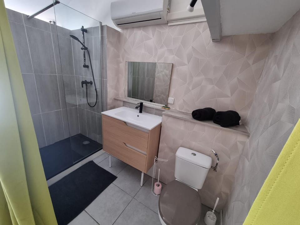 Charmant Appartement pour 2 personnes Bed and Breakfast in Saint-Maximin-la-Sainte-Baume