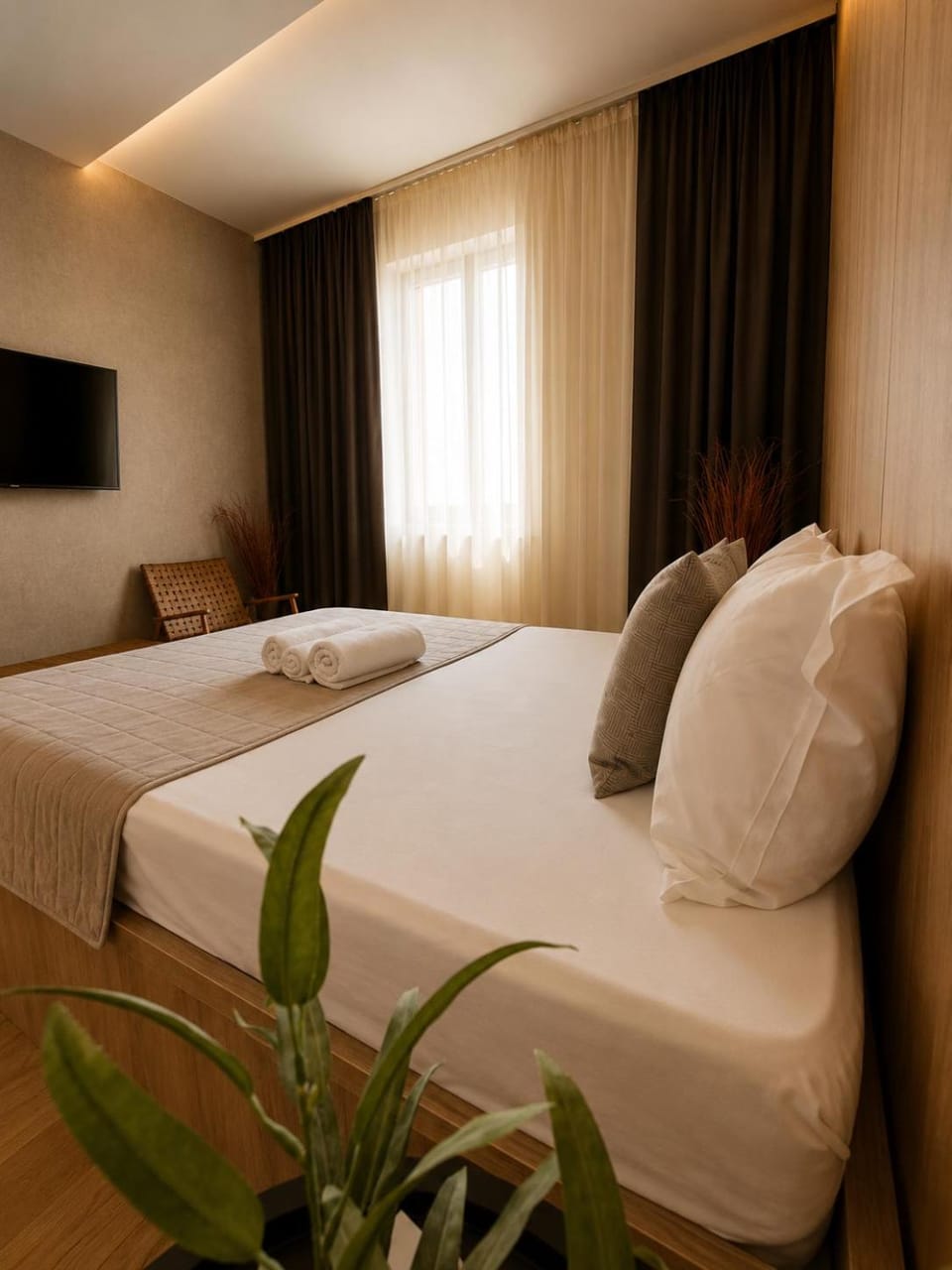 Bed, TV and multimedia, Photo of the whole room, Bedroom