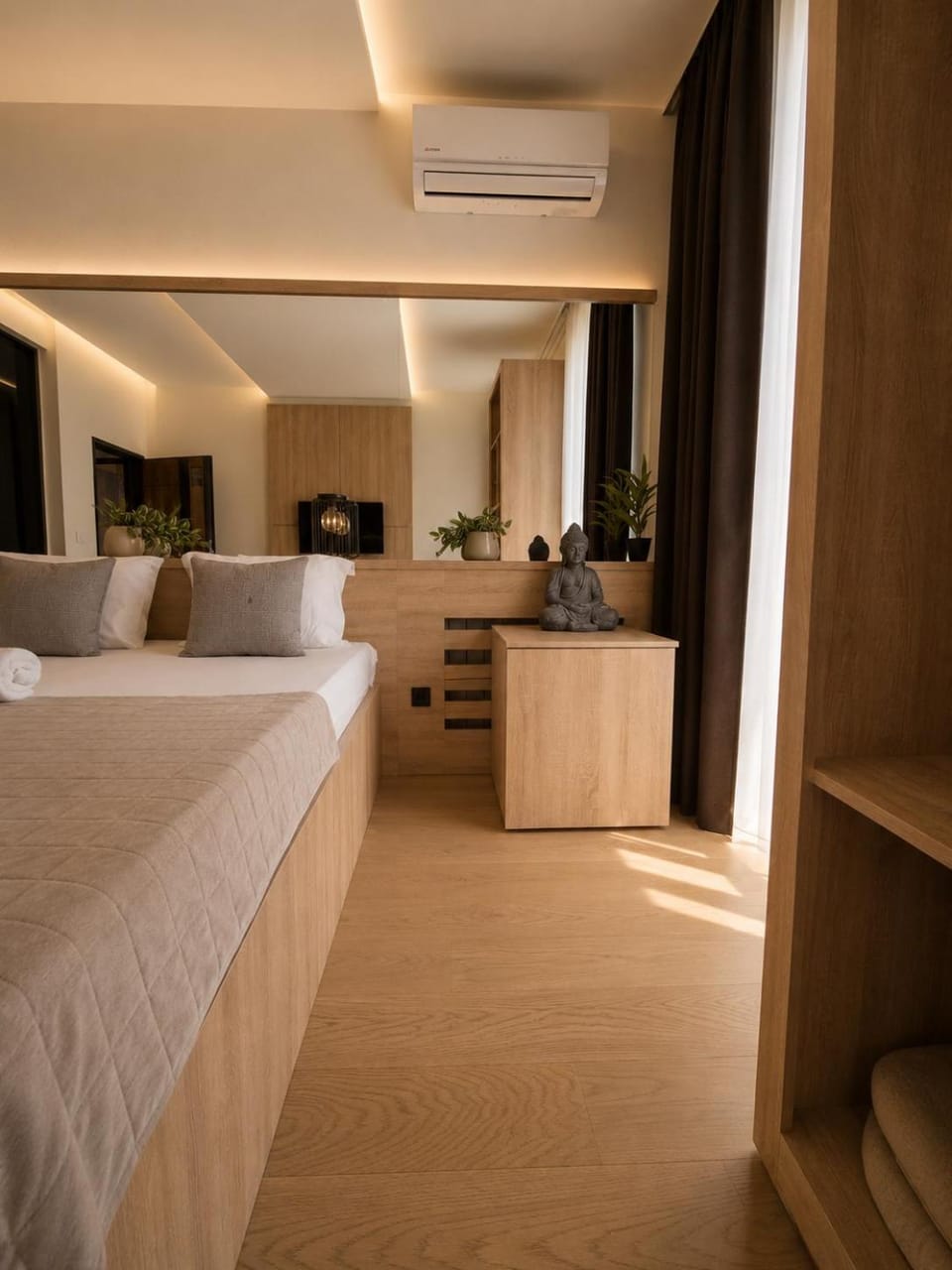 Bed, Living room, Photo of the whole room, Seating area, Bedroom, wardrobe, air conditioner
