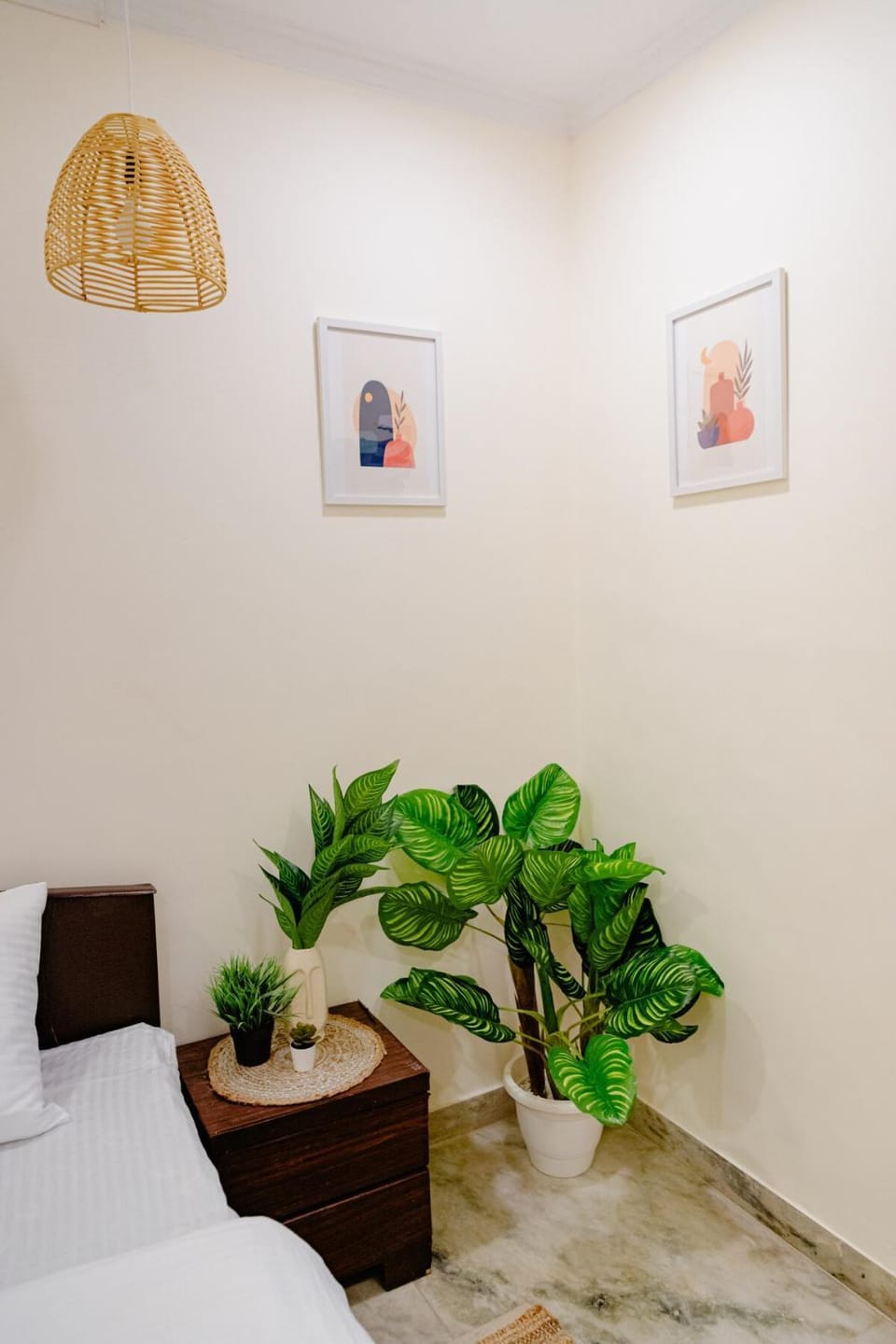 Spacious Modern Boho Gem by Hauz Khas Fort & Lake Apartment in New Delhi
