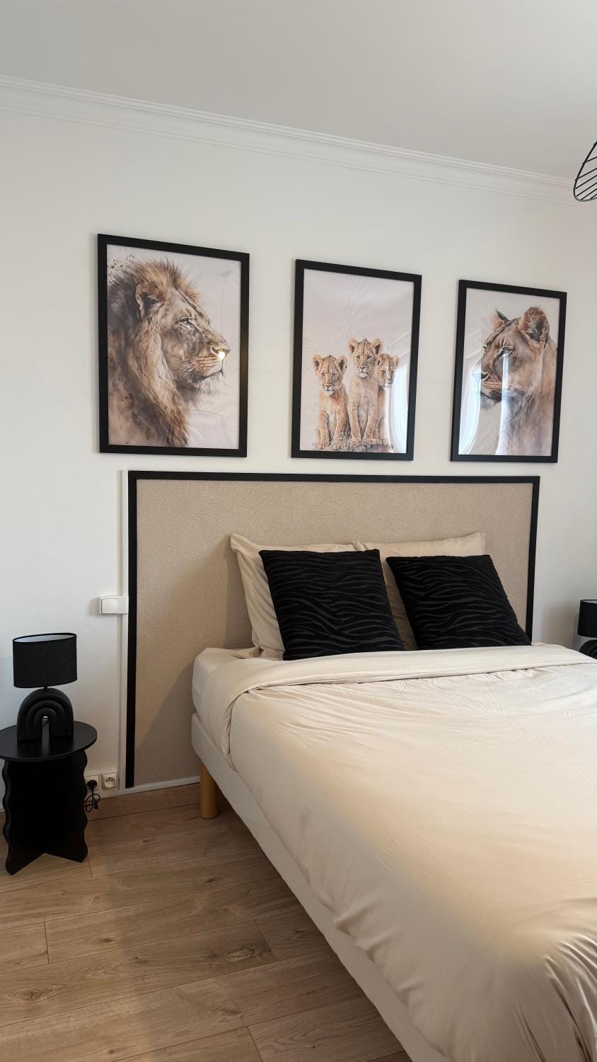Bed, Photo of the whole room, Bedroom