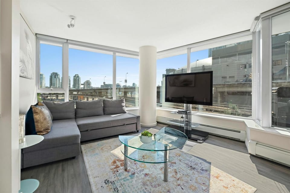 Spectacular 3BR Condo - Downtown Core Apartment in Vancouver