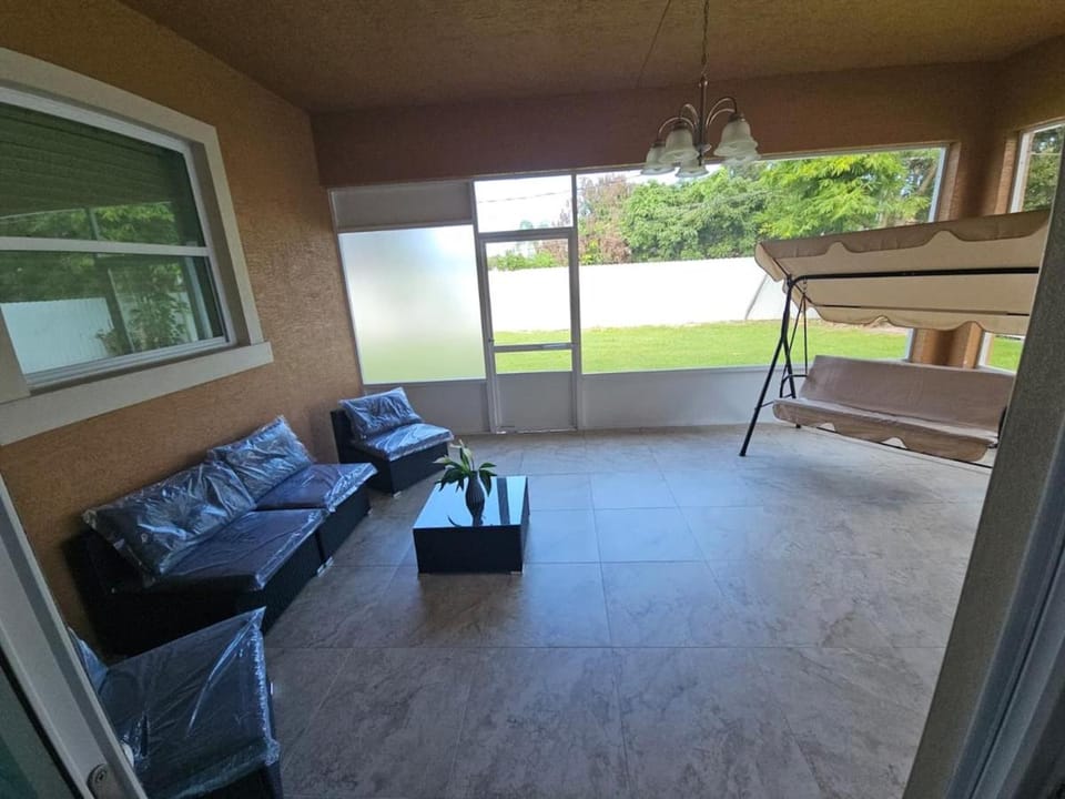 Luxury & Spacious Vacation Home House in Port Saint Lucie