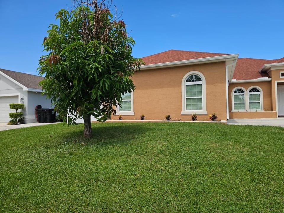 Luxury & Spacious Vacation Home House in Port Saint Lucie
