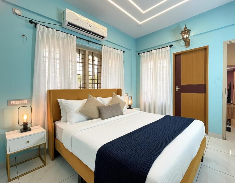 Bed, Photo of the whole room, Bedroom, air conditioner